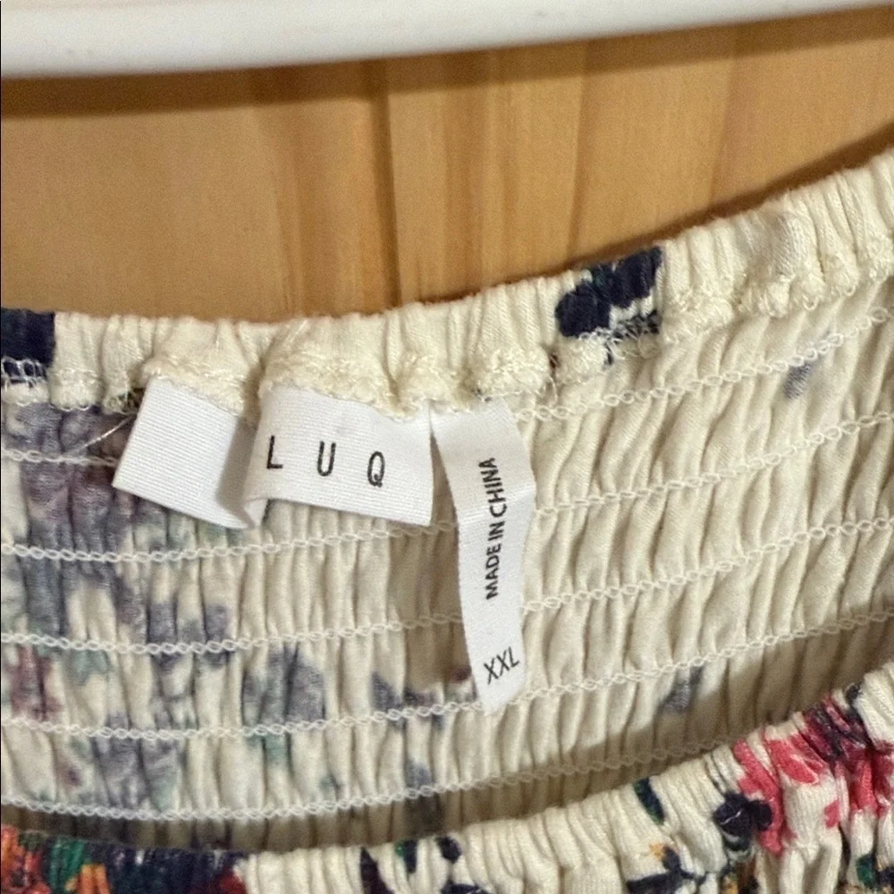 LUQ Floral Print Women's Top - Picture 2 of 5